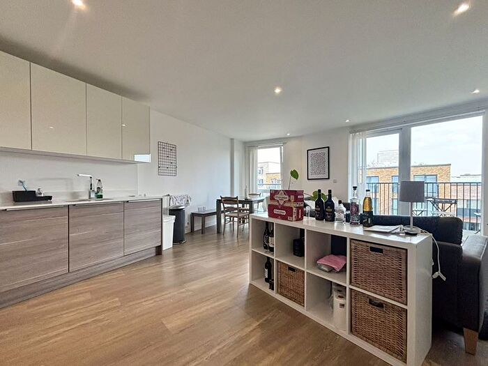 3 Bedroom Flat To Rent In Plough Way, London, SE16