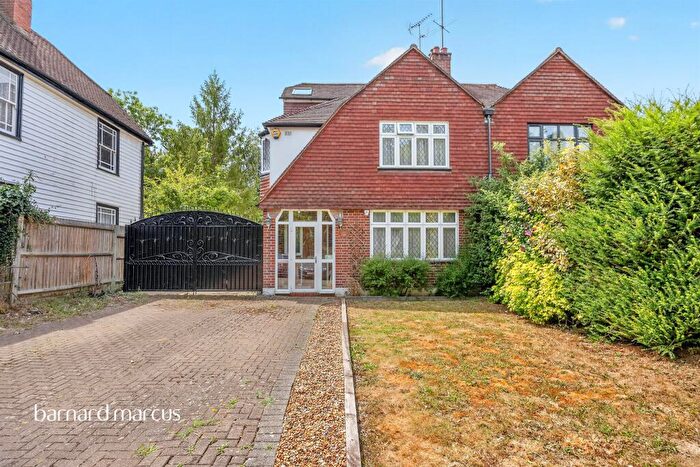 4 Bedroom Semi-Detached House For Sale In Upper Selsdon Road, South Croydon, CR2