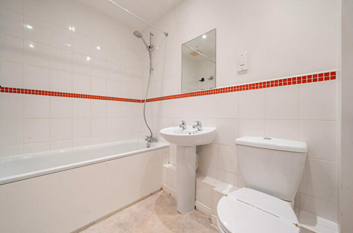 1 Bedroom Apartment For Sale In Grosvenor House, St. Lukes Square, Guildford, GU1