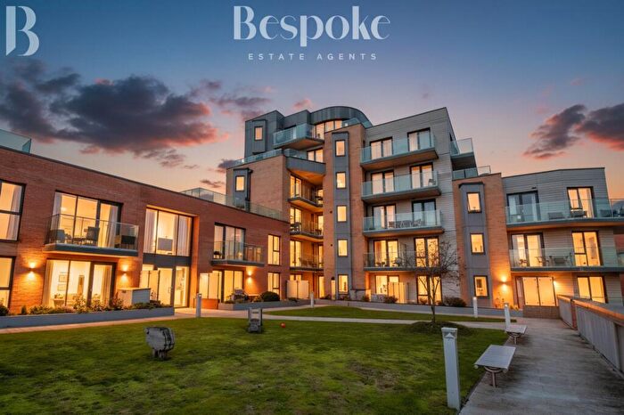 2 Bedroom Flat For Sale In Berkeley Avenue, Reading, RG1