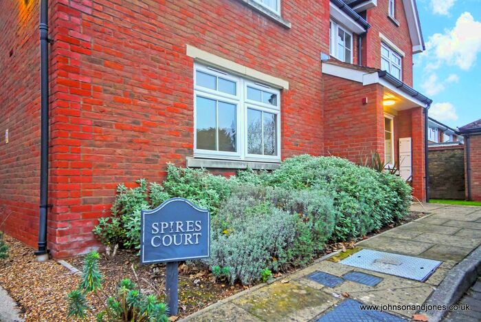 2 Bedroom Flat To Rent In Orchard View, Chertsey, KT16