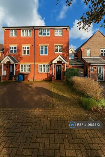 4 Bedroom Semi-Detached House To Rent In Lucerne Avenue, Bicester, OX26