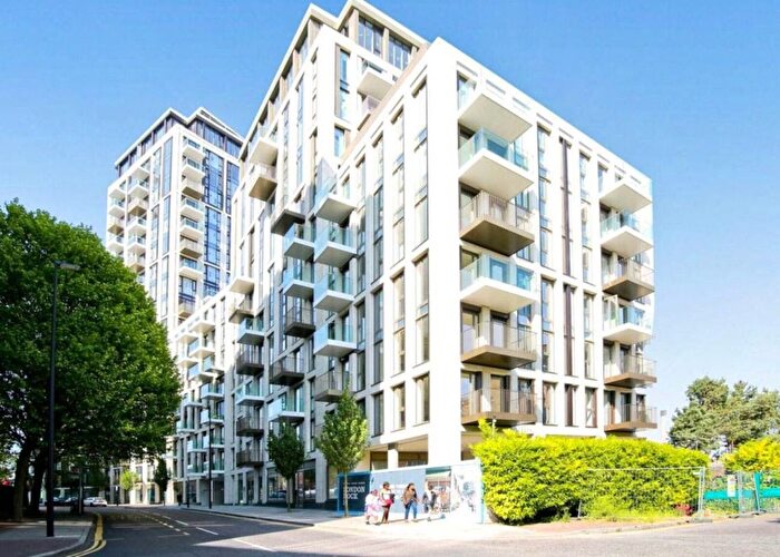 2 Bedroom Flat To Rent In Vaughan Way, Wapping, London, E1W