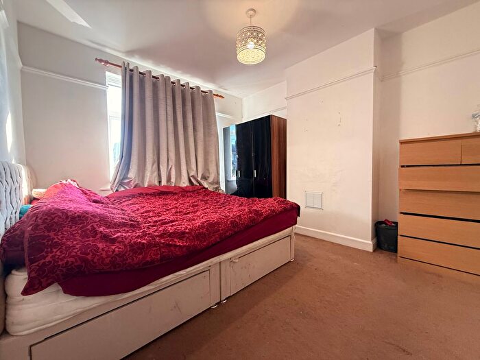 3 Bedroom Terraced House To Rent In Poynters Road, Luton, LU4