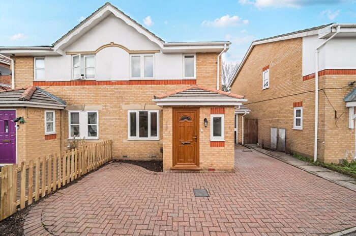 3 Bedroom Semi-Detached House To Rent In Hamond Close, South Croydon, CR2