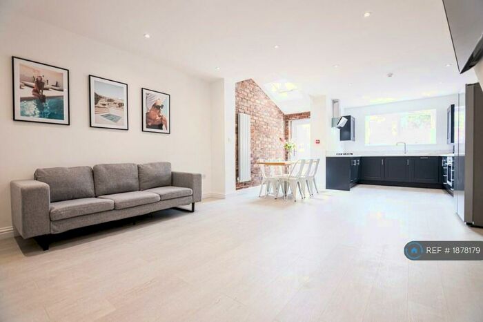 6 Bedroom Terraced House To Rent In Woodcroft Road, Liverpool, L15