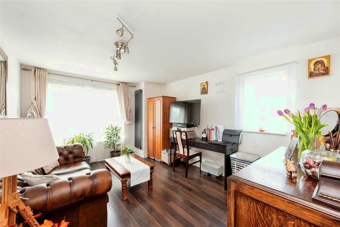 2 Bedroom Flat For Sale In Perkin Close, Hounslow, TW3
