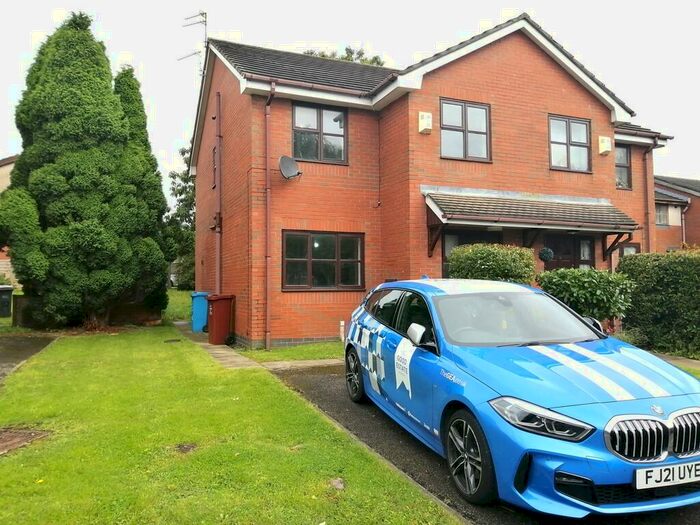 3 Bedroom Mews To Rent In Tagore Close, Victoria Park, M13