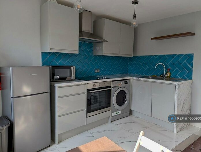 2 Bedroom Flat To Rent In Kingsland Road, London, E2