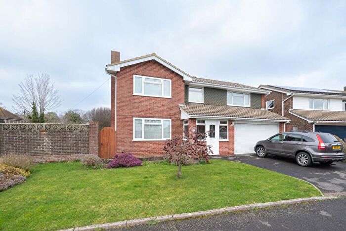 4 Bedroom Detached House For Sale In Southcliff, Lee-on-the-Solent, Hampshire, PO13