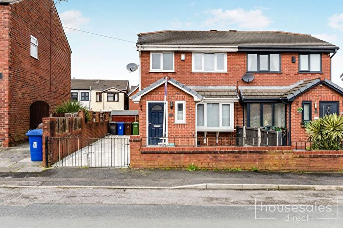 3 Bedroom Semi Detached House For Sale In North Street Ashton-In-Makerfield, Wigan, WN4