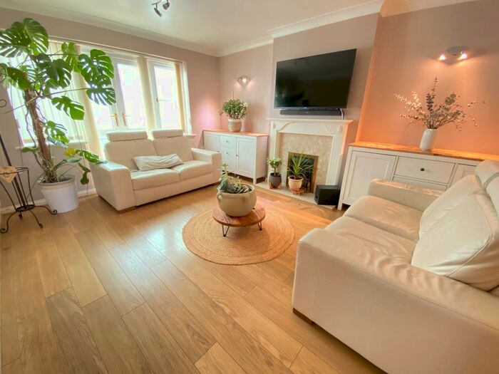 3 Bedroom Detached House To Rent In Orchard Grove, Caversham Park Village, Reading, RG4