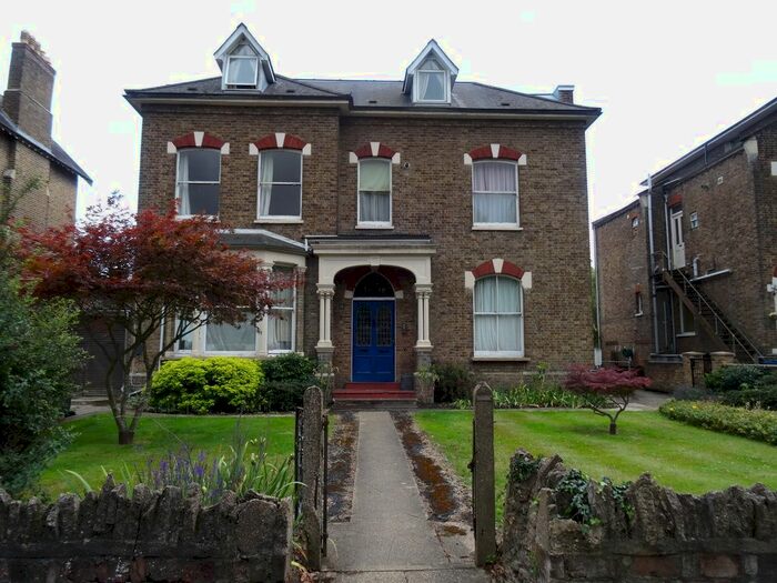 1 Bedroom Flat To Rent In Christ Church Road, Berrylands, Surbiton, KT5