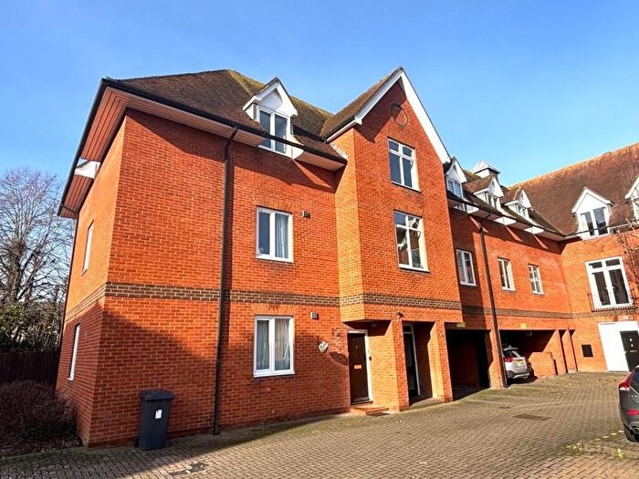 2 Bedroom Flat For Sale In Bluecoat Court, Hertford, SG14