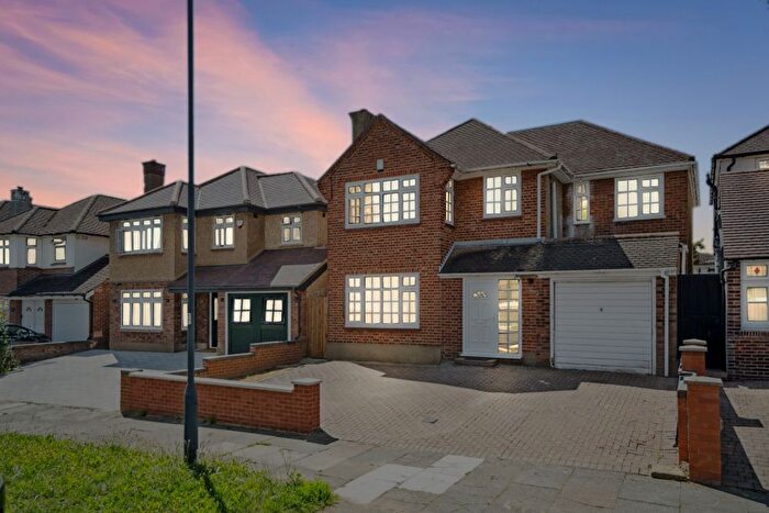 4 Bedroom Detached House To Rent In Shaftesbury Avenue, Harrow, HA3
