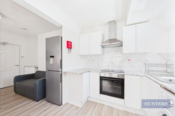 5 Bedroom Semi-Detached House To Rent In Newcombe Road, Southampton, SO15
