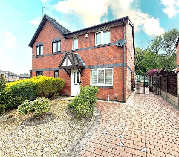 3 Bedroom Semi Detached House For Sale In Kerans Drive, Westhoughton, Bolton, BL5