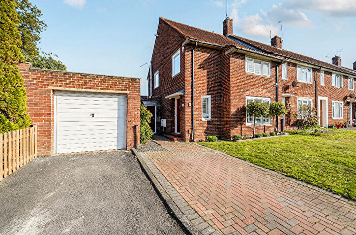 3 Bedroom End Of Terrace House For Sale In Hawthorn Close, Bracknell, Berkshire, RG42