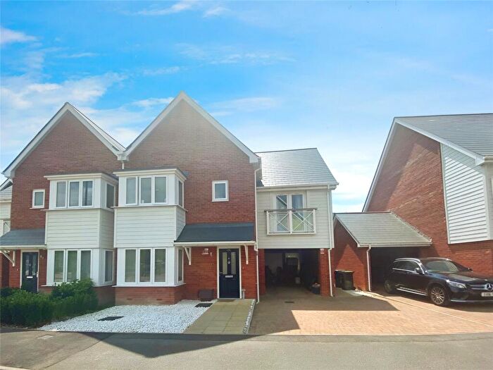 4 Bedroom Semi-Detached House To Rent In Manley Boulevard, Snodland, Kent, ME6