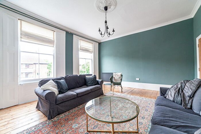 3 Bedroom Flat To Rent In Fentiman Road, London, SW8