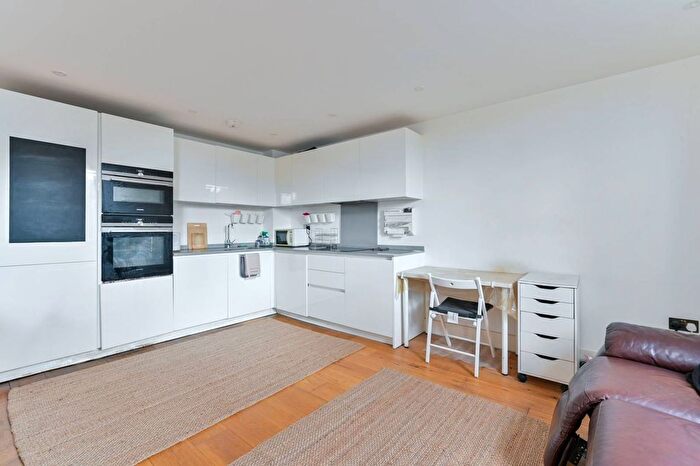 2 Bedroom Flat To Rent In Lance Court, Tooting, London, SW17