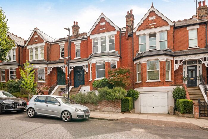 4 Bedroom Terraced House For Sale In Dukes Avenue, London, N10