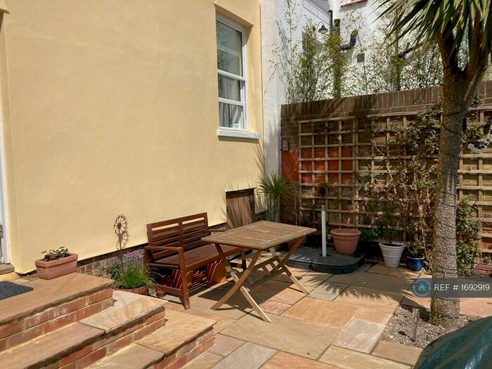 1 Bedroom Flat To Rent In Roundhill Crescent, Brighton, BN2