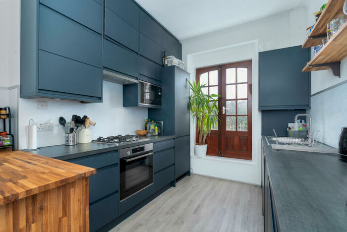 3 Bedroom Apartment To Rent In St Paul's Road, Islington, London, N1