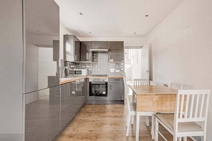 2 Bedroom Flat To Rent In Munster Road, Munster Village, SW6