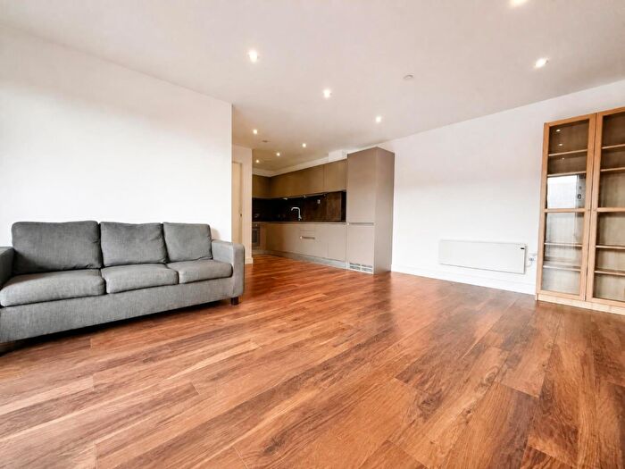 3 Bedroom Flat For Sale In Ordsall Lane, Salford, M5
