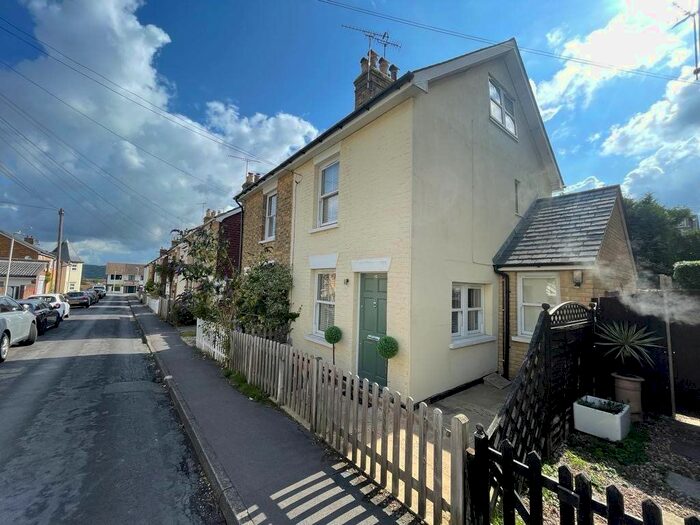 2 Bedroom Semi-Detached House To Rent In Cobden Road, Sevenoaks, Kent, TN13