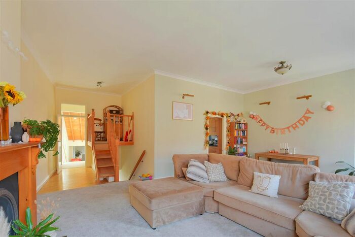 2 Bedroom Flat To Rent In St. Andrewgate, York, YO1