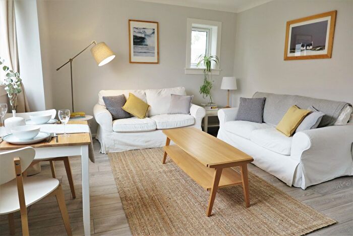 2 Bedroom Flat To Rent In Forrester Park Gardens, Edinburgh, EH12