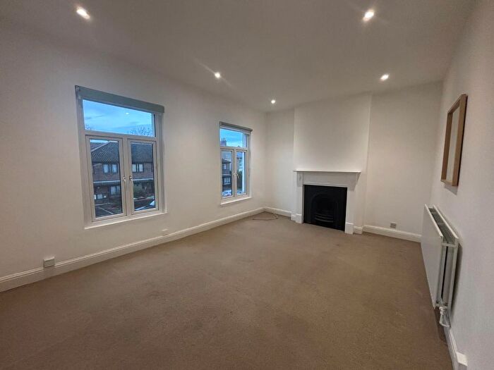2 Bedroom Flat To Rent In Upland Road, East Dulwich, London, SE22
