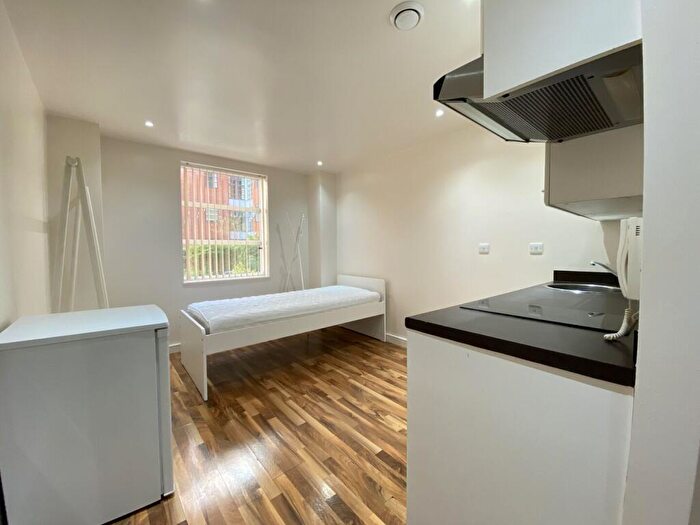 Apartment To Rent In Quadrangle, Lower Ormond Street, Manchester, M1