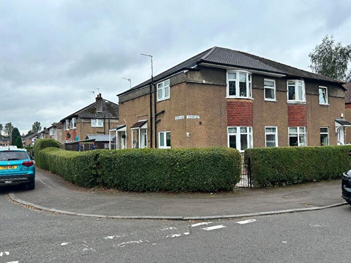 3 Bedroom Flat To Rent In Tarfside Avenue, Glasgow, G52
