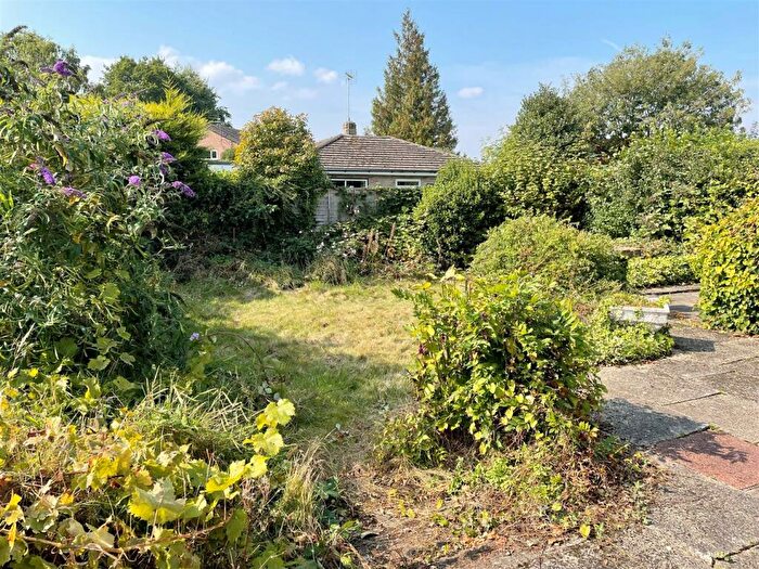 2 Bedroom Bungalow For Sale In Falkland Drive, Newbury, RG14