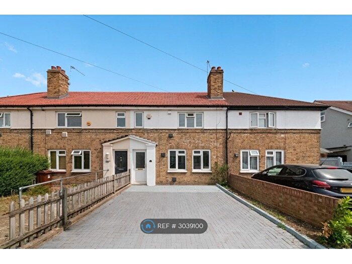 3 Bedroom Terraced House To Rent In Barrack Road, Hounslow, TW4