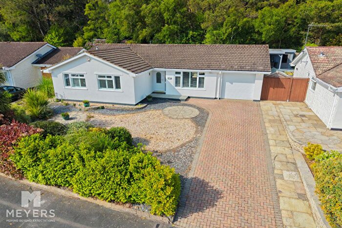 3 Bedroom Detached Bungalow For Sale In Hillside Drive, Christchurch, BH23