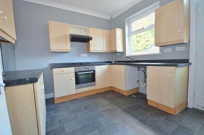 2 Bedroom End Of Terrace House To Rent In New Street, Castleford, WF10