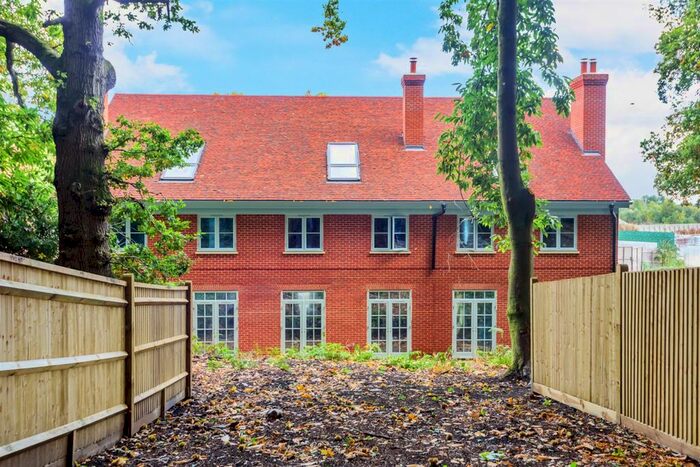 3 Bedroom Terraced House For Sale In Kings Drive, Midhurst, West Sussex, GU29