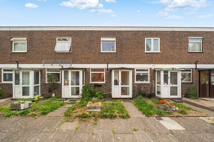 2 Bedroom Terraced House For Sale In Waterside Close, London, SE16