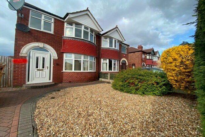 3 Bedroom Property To Rent In Sylvan Avenue, Altrincham, WA15