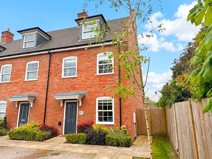 4 Bedroom End Of Terrace House For Sale In Parsons Grove, Southwater, RH13