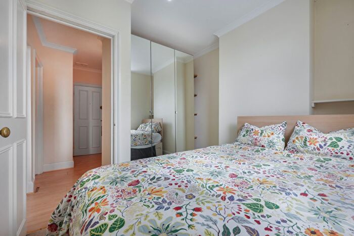 1 Bedroom Flat To Rent In Sinclair Road, London, W14
