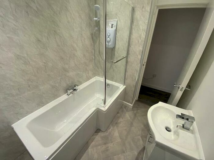 2 Bedroom Apartment To Rent In Pontygwaith, Ferndale, CF43