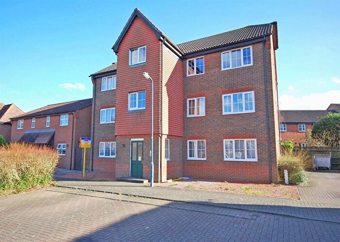 2 Bedroom Flat For Sale In Stanstrete Field, Great Notley, Braintree, CM77