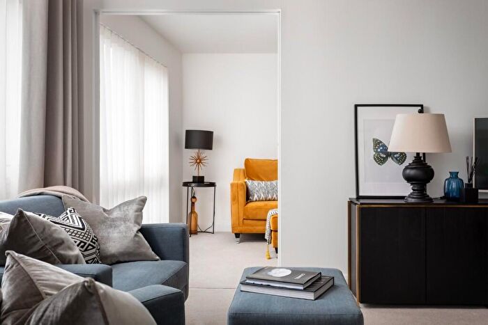 1 Bedroom Apartment To Rent In Clarence Street, Cheltenham, Gloucestershire, GL50