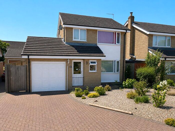 3 Bedroom Detached House For Sale In Byfield Road, Woodford Halse, Northamptonshire, NN11