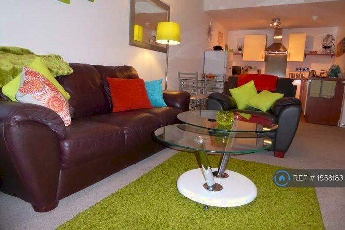 2 Bedroom Flat To Rent In Shot Tower Close, Chester, CH1